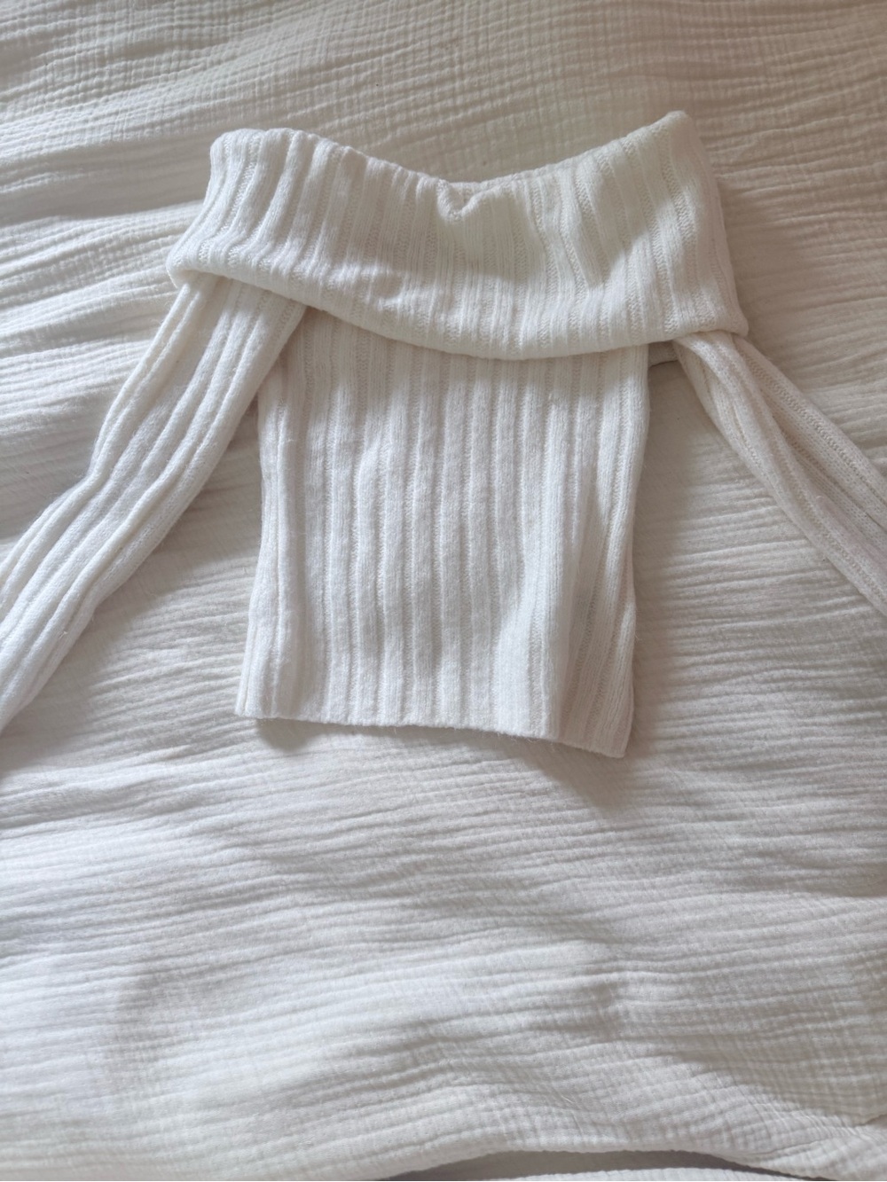 Abercrombie & Fitch Off-the-Shoulder Ribbed Cream Sweater